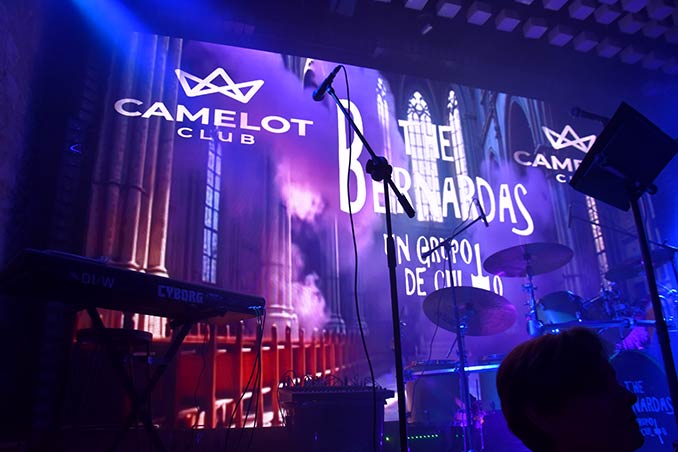 The Bernardas en concierto en el Camelot